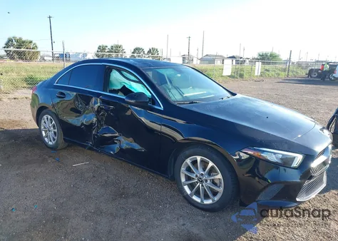 2020 Mercedes-Benz A 220 z USA, uszkodzony, nr VIN W1K3G4EB0LW044758